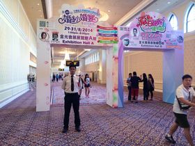 駿保安人員於商場活動現場維持秩序